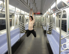 Stoya Desnuda en el subterraneo de Nueva York  (44)