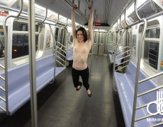 Stoya Desnuda en el subterraneo de Nueva York  (49)