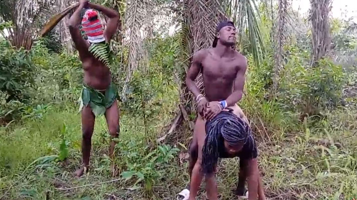 Follando en la jungla a una mujer de otra tribu… ¡Esto es África!